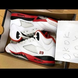 Jordan 4 fire red size 4.5